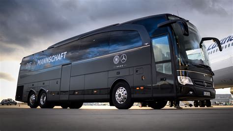 Mercedes Benz Zur Quali Gibt Es Einen Neuen Bus Für Die Dfb Kicker