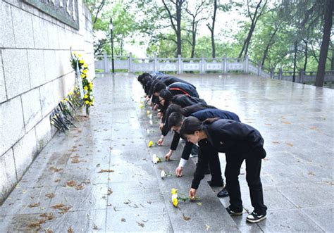 清明时节雨纷纷 缅怀先烈祭英魂——经济与管理学院开展清明祭英烈活动 湖北文理学院理工学院