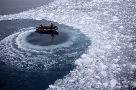 In Antarctica there was a mysterious giant hole | The Siver Times