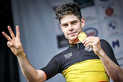 Van Aert champion de Belgique du contre la montre Evenepoel à terre