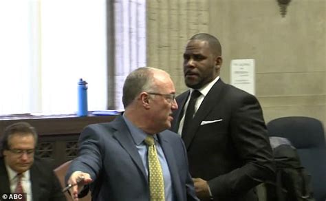 R Kelly Back At Hearing In Sexual Abuse Case Daily Mail Online