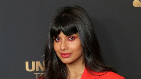 Jameela Jamils Stylist Issue Criticised For Lack Of Plus Size Clothing