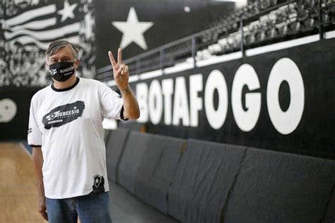 Durcesio Mello toma posse e é o novo presidente do Botafogo O Povo