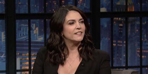 Video Cecily Strong Reveals Engagement On Late Night With Seth Meyers