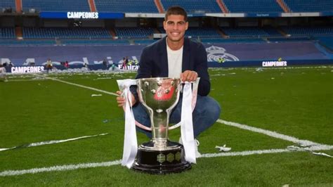 Carlos Alcaraz Otro Madridista Disfrutando Del Título En El Bernabéu Orm