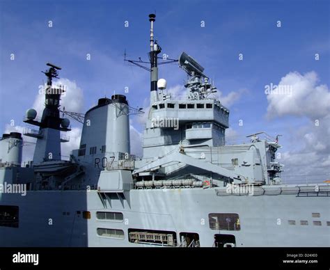 R07 Hms Ark Royal Stock Photo Alamy