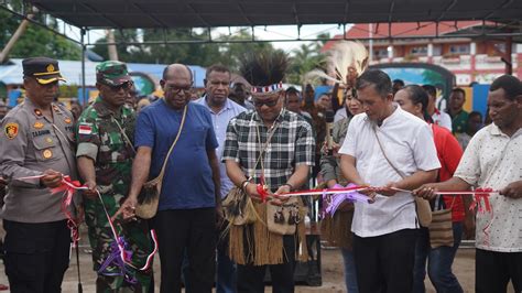 Pj Bupati Mappi Resmikan Pasar Kuliner Mama Papua Pojok Papua