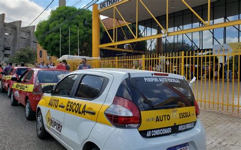 Donos De Autoescolas Realizam Manifesta O Contra O Detran No Piau Gp