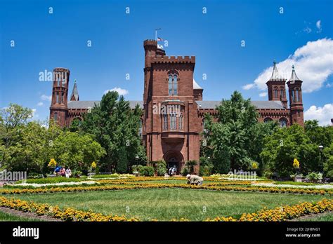 Smithsonian castle historical hi-res stock photography and images - Alamy