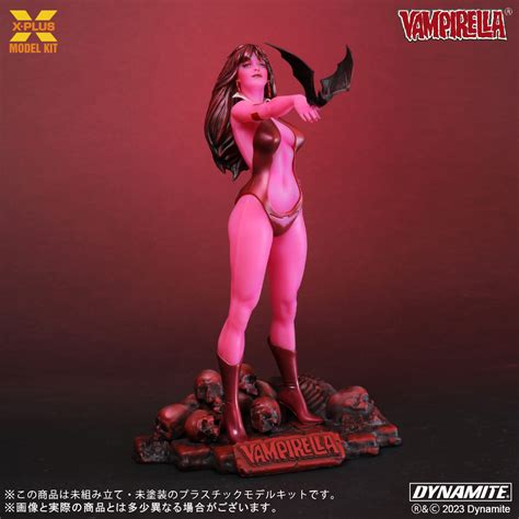 Vampirella Jose Gonzalez Edition Glow In The Dark Plastic Model Kit