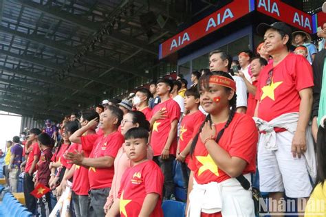 In Pictures: Football fans delighted with Vietnam U22's second victory | Nhan Dan Online