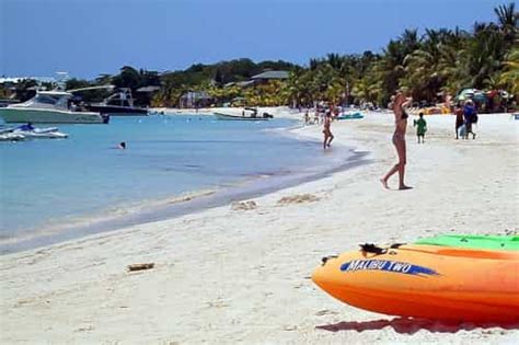 Best Roatan Beaches Near The Cruise Ports