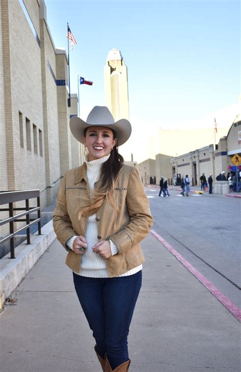 Cute Outfit Ideas For Rodeo Season Cait And Co Blog Rodeo Outfits Houston Rodeo Outfit