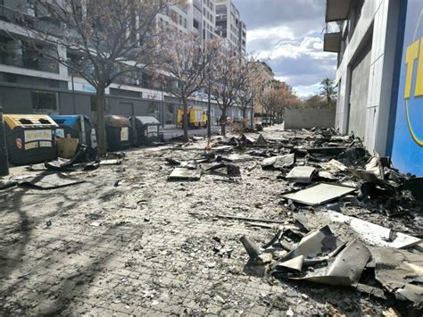 Empiezan A Retirar La Ceniza Y Los Restos Quemados Del Perímetro Del