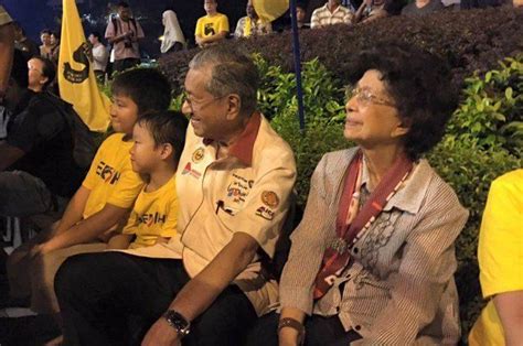 Kisah Permulaan Cinta Tun Dr Mahathir Dan Tun Siti Hasmah