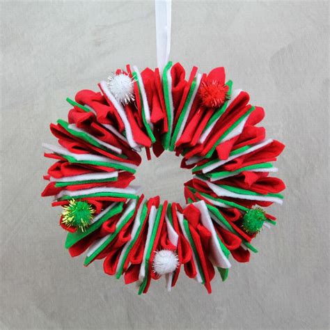 Felt Christmas Wreath | Christmas - CleverPatch | CleverPatch - Art ...