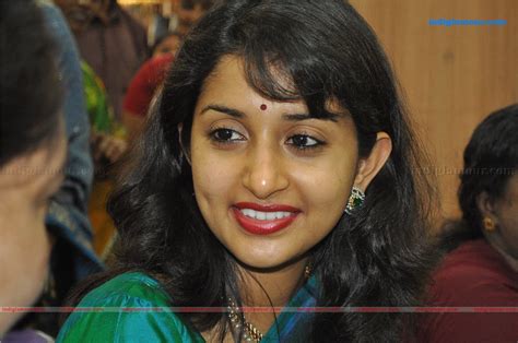 Meera Jasmine Actress Photo Image Pics And Stills