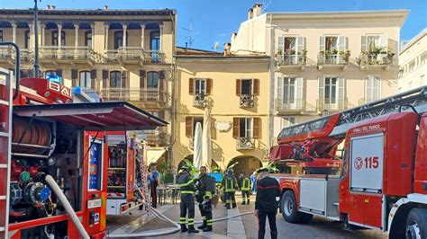 Incendio A Como In Piazza Duomo In Fiamme Appartamento Morto Un