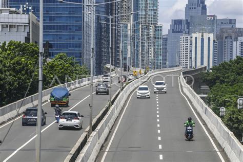 Rencana Pembatasan Jam Operasional Di Jlnt Casablanca Antara Foto