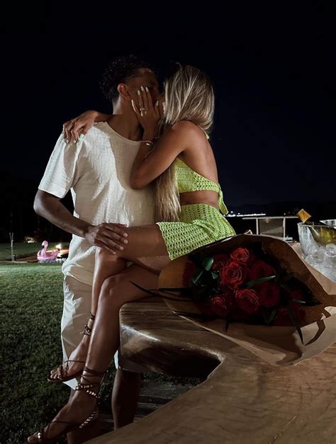 Verano Marquinhos Y Carol Cabrino Celebran Su Amor Foto De