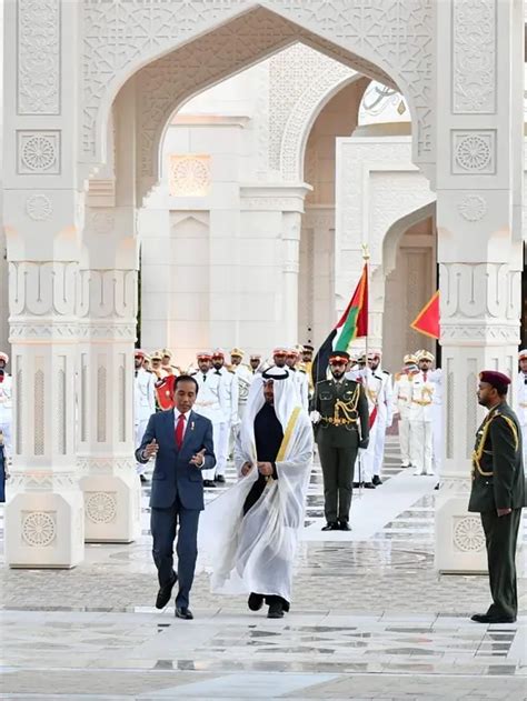 4 Fakta Jokowi Dan Presiden UEA Resmikan Masjid Raya Sheikh Zayed Di