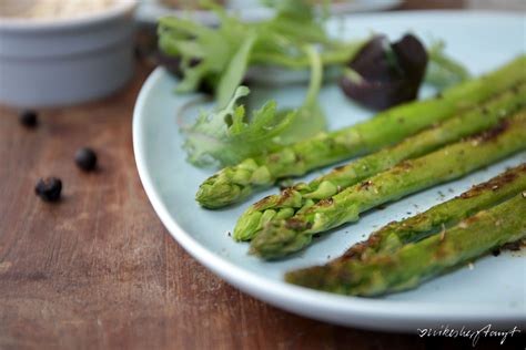 Gegrillter Spargel Mit Wacholder Butter