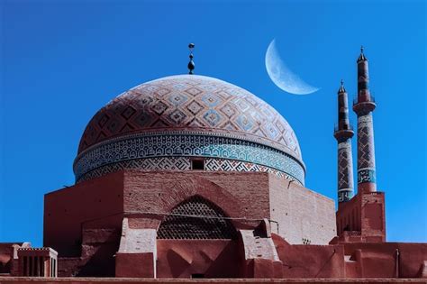 Ancienne Mosqu E De La Ville De Yazd Contre Le Ciel Nocturne Avec La