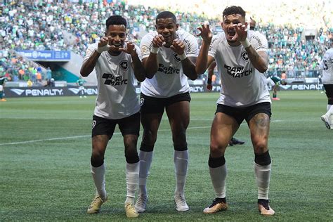 Botafogo Sobe Para De Chances De Ser Campe O Aponta Bola De