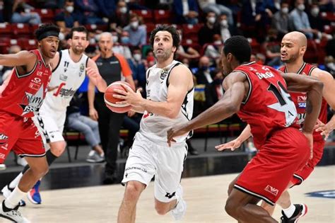 Italie La Virtus Bologne M Ne En Finale Sur Milan Milos Teodosic