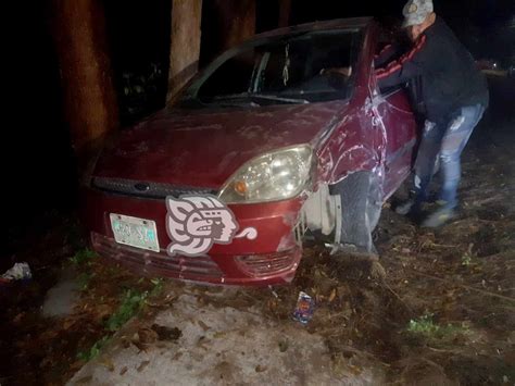 Accidente automovilístico deja daños materiales en Misantla