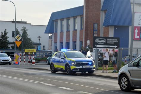 Radio Weekend Fm Na Ulicy Sępoleńskiej W Chojnicach Samochód Osobowy Potrącił Nastolatka