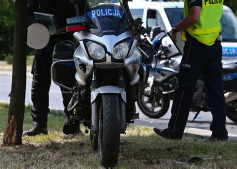 Jabłoń Kościelna Tragiczny wypadek Policjant na motocyklu śmiertelnie