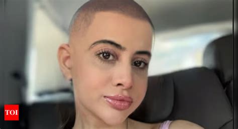 Urfi Javed's bald selfie sparks controversy; shocked fans spot the ...
