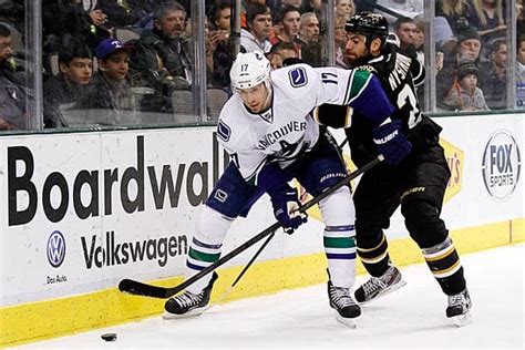 Canucks' Ryan Kesler out indefinitely with broken foot - Sports Illustrated