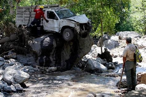 Suman 9 Fallecidos Por Desbordamiento De Arroyo En Autlán