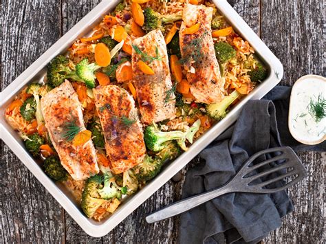 Reis Brokkoli Mix Mit Lachs Vom Blech Rezept Eat Smarter