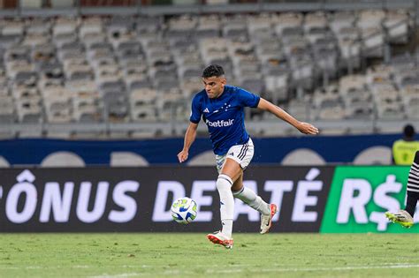 Nicolás Larcamón fala sobre desafio de assumir o Cruzeiro