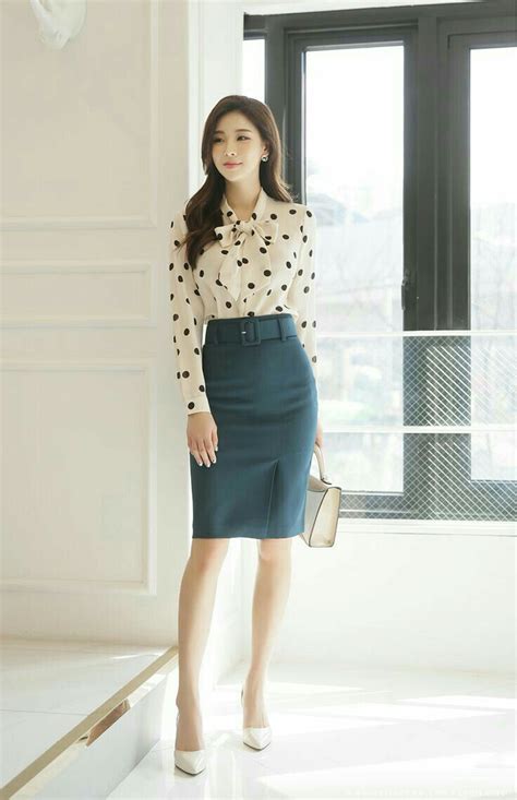 di Work outfits | Pakaian kerja wanita, Gaya kantoran, Wanita