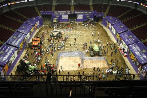 Evento De Mermelada De Monstruo En El Centro De Convenciones Smx Pasay