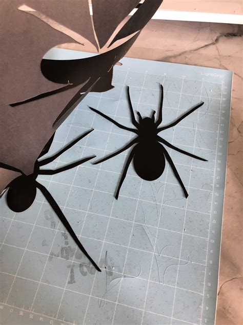 DIY Paper Spider Wall - Sew Woodsy