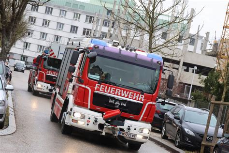 Einsatzkräfte zu Personenrettung auf Baustelle in Wels Neustadt alarmiert