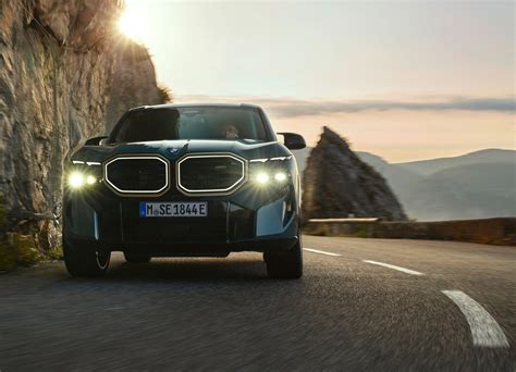 BMW XM REVELADO DESIGN EXTRAVAGANTE E MOTOR V8 HÍBRIDO MAIS