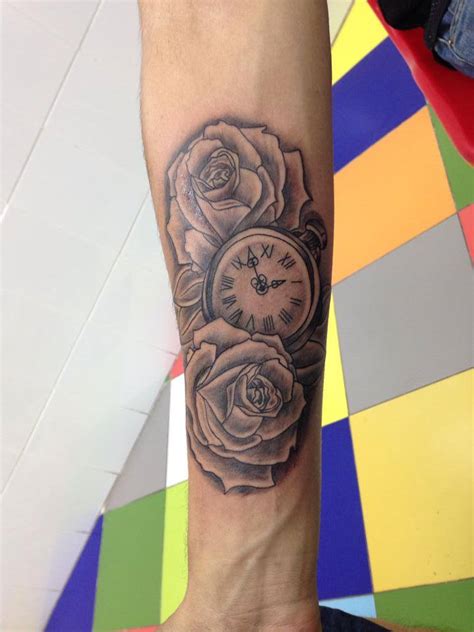 Venta Tatuajes En El Brazo De Rosas Y Reloj En Stock