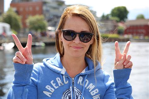 Brunette og blondine på 100 knops tur Yvonne Hansen