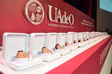 Uadeo Entrega Medallas Y Diplomas En Reconocimiento A La Labor Docente