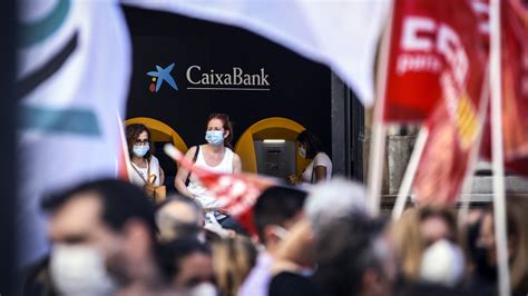 Caixabank Propone Que El 70 De Los Recolocados Por El ERE Fichen Por