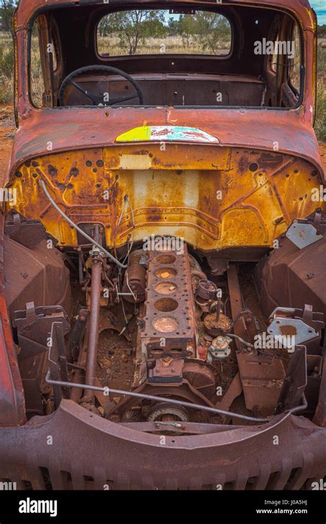Abandoned rusty cars in the Northern Territory near Karlu Karlu Stock ...