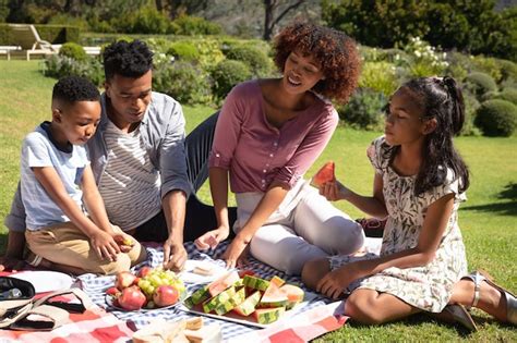 Heureux Couple Afro Am Ricain Avec Fils Et Fille L Ext Rieur Pique