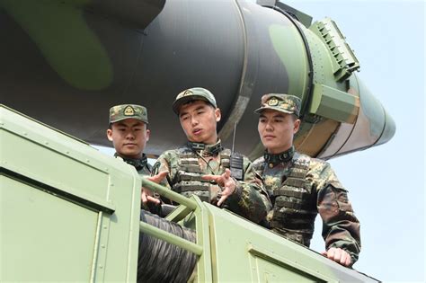 高清：發射架下的奮斗青春——火箭軍某導彈旅發射一連連長尹東帶兵育人風採錄【18】 軍事 人民網