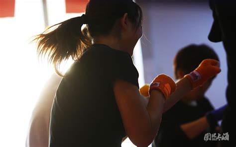 拳击女孩的青春组合拳